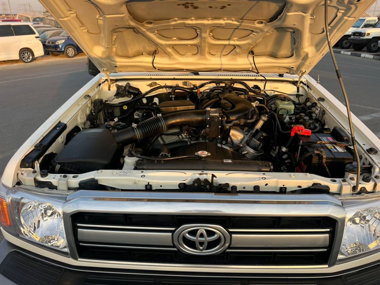 تويوتا لاند كروزر بيك آب 2018 Toyota Land Cruiser Pick up - Single Cabin - 4.0L V6 - AWD 4x4 - Patrol Manual - Fully Maintain