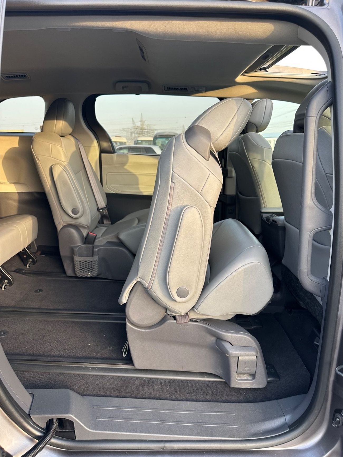 Toyota Sienna XLE Hybrid Sunroof Full Option 2022