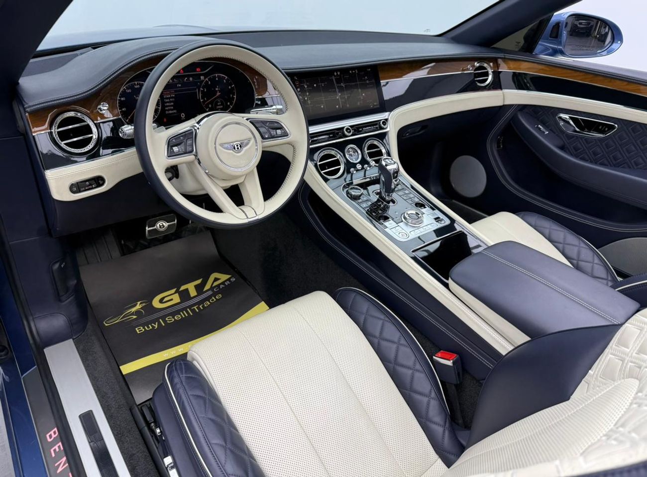 بنتلي كونتيننتال جي تي سي 2022 Bentley Continental GTC V8 ,Bentley Warranty+Service Contract+Full Service History ,GCC