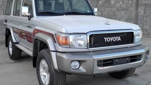 Toyota Land Cruiser Hard Top 4.0L LX A GRJ76 OPT 5 DOOR AW OVER FENDER FOR EXPORT