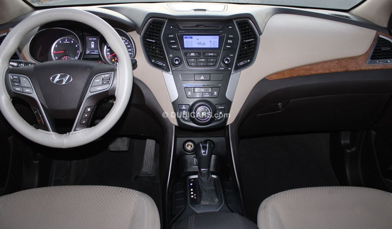 هيونداي سانتا في هيونداي سانتافي 2016 خليجي رقم 2 بحالة ممتازة بدون حوادث نظيفه جدا من الداخل والخارج