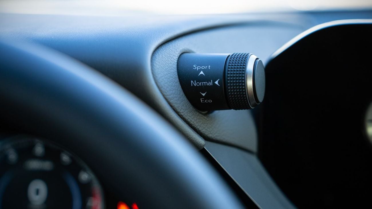 لكزس ES 350 Prime 2.5L - Sonic Quartz Inside Hazel | Export Only