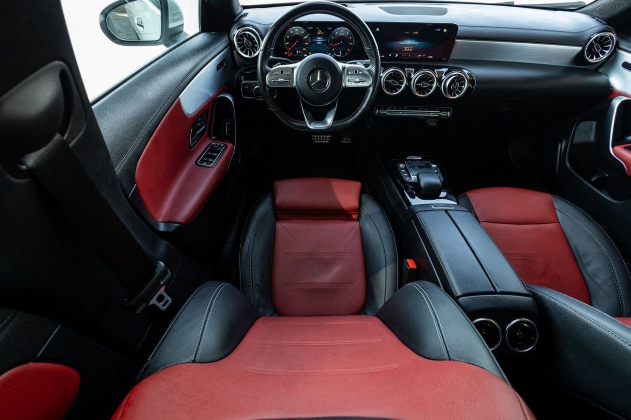 Mercedes-Benz CLA 250 Premium 2.0L 2022 Mercedes-Benz CLA 250 GCC Specs | Agency Warranty | Service Contract