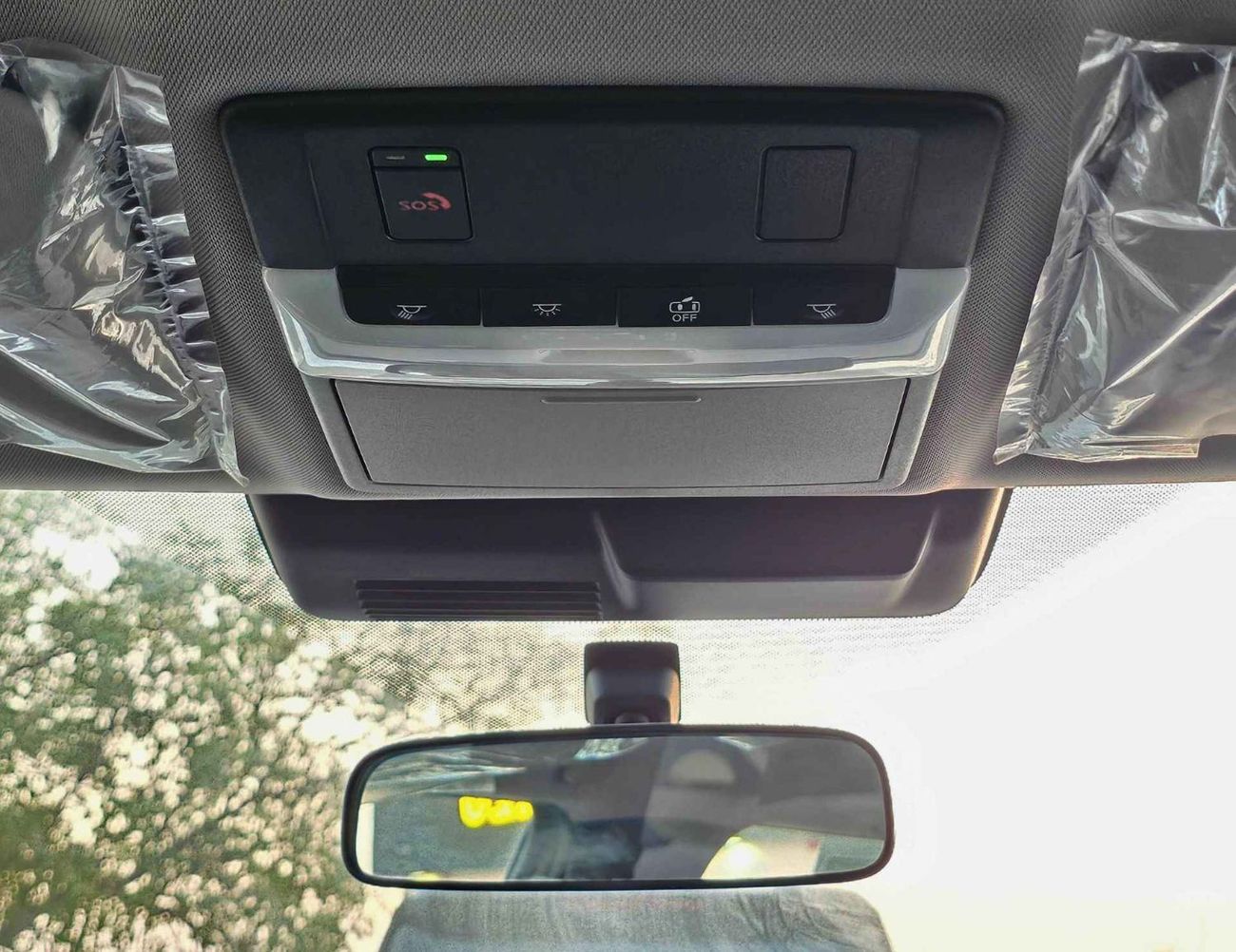 Mitsubishi Outlander 2.5L PETROL / LIMOUSINE LEATHER, FR&RR PARKING SENSOR, DVD+CAMERA / (CODE # F03)   E