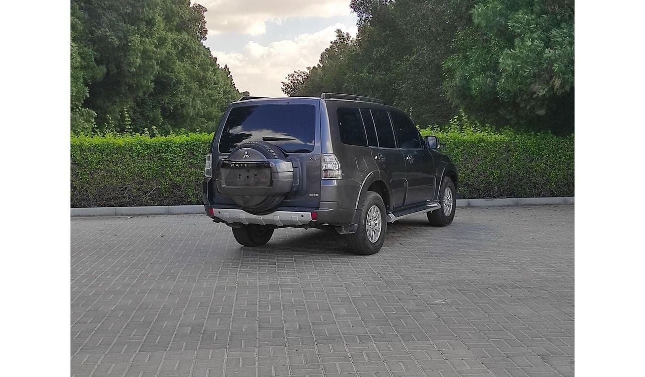 Mitsubishi Pajero GLS 3.5L (186 HP) (7 Seater) Mitsubishi pajero 2013  full automatic