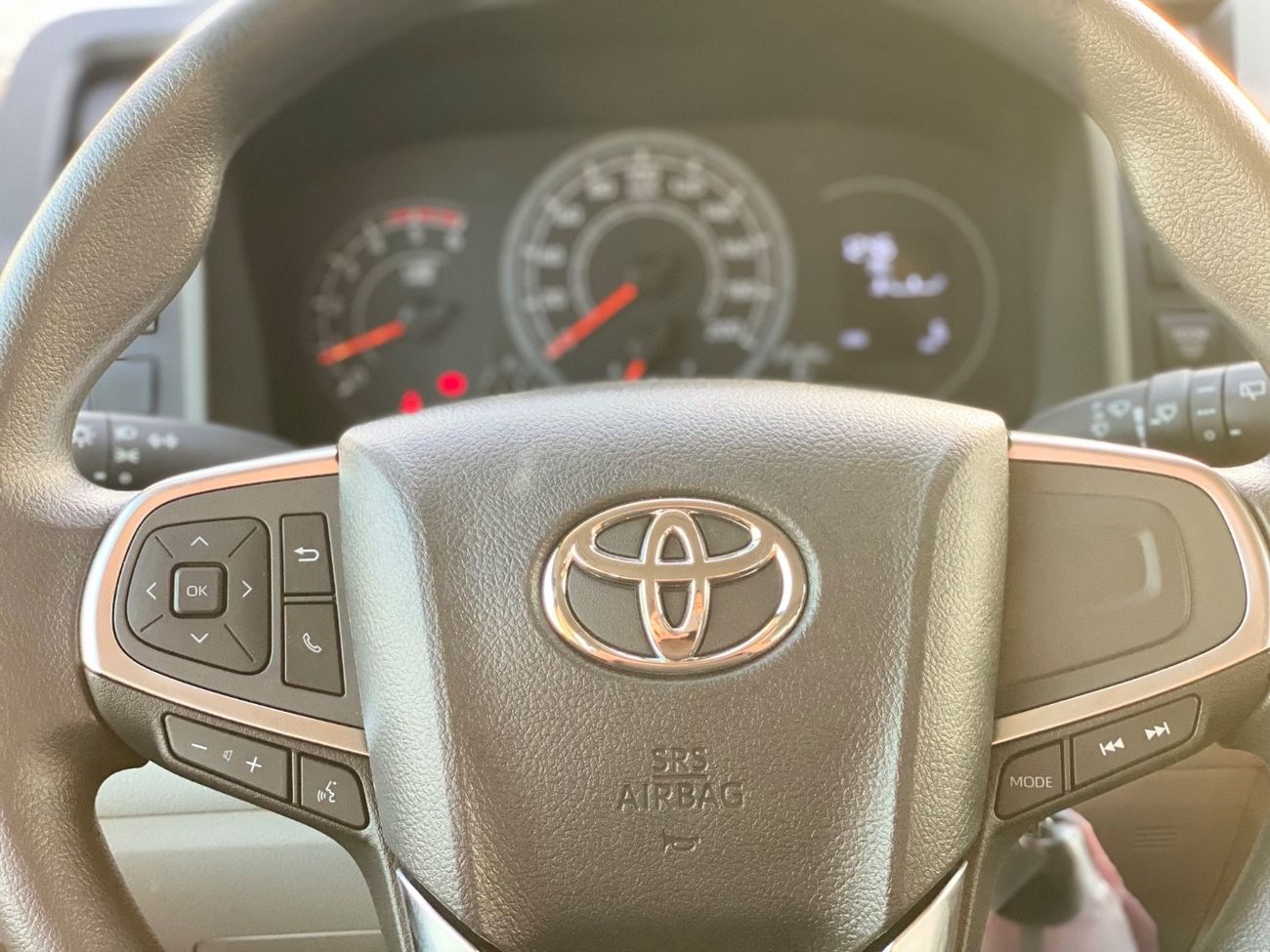 تويوتا هاياس Commuter Standard 2.8L