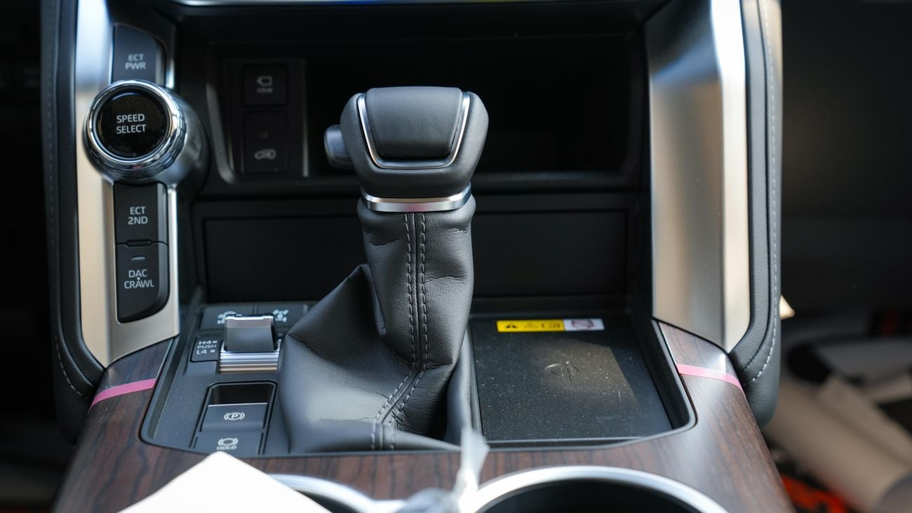 تويوتا لاند كروزر LX