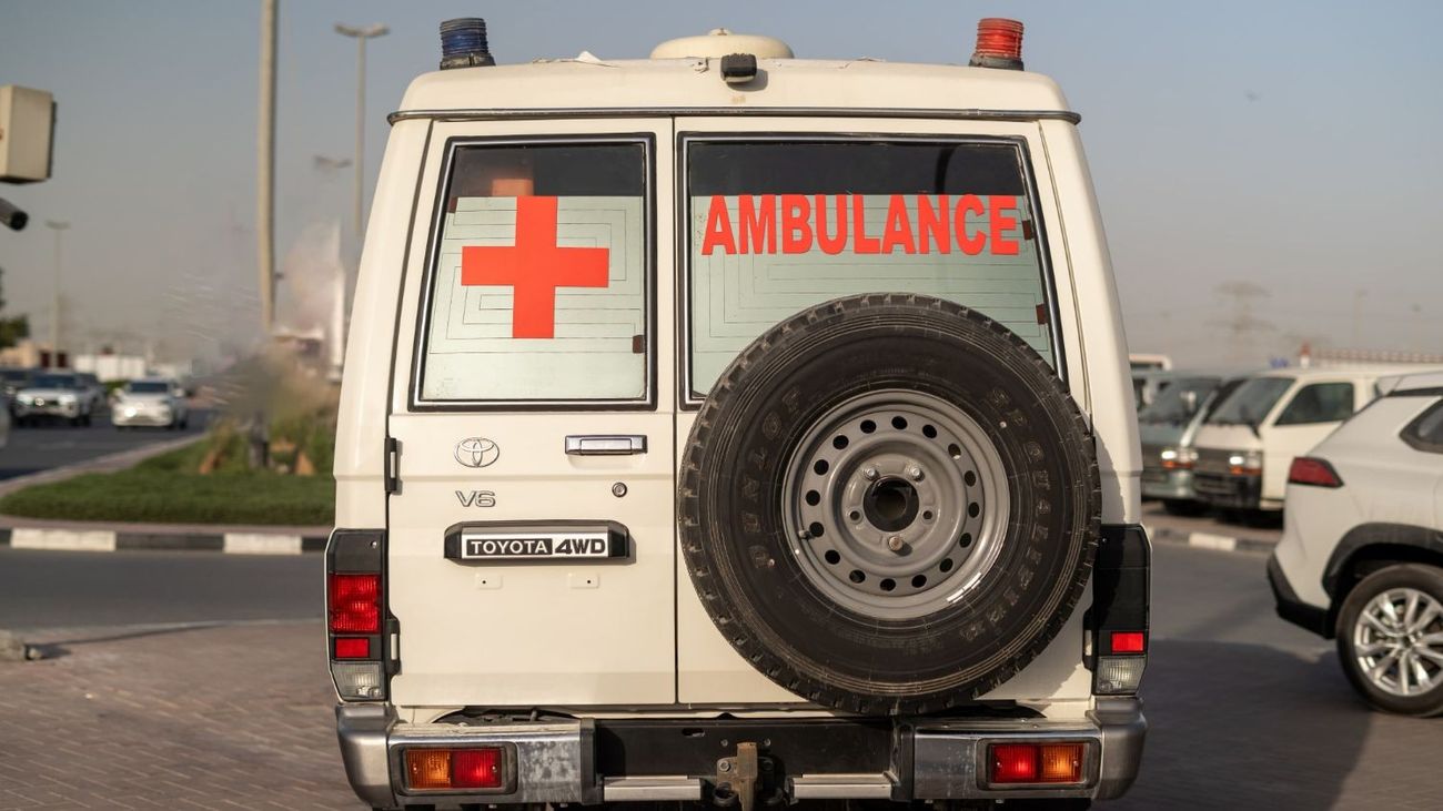 تويوتا لاند كروزر 70 78 V6 4.0L Petrol 2023YM BLS Ambulance Brand New