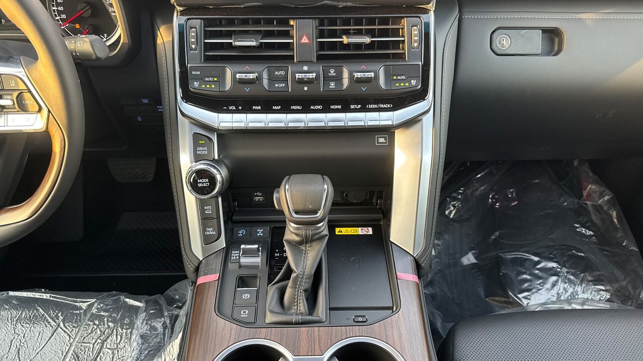 تويوتا لاند كروزر 2024 لاندكروزر جي أكس آر ديزل 3.3 ليتر دفع رباعي 6 سلندر 7 مراتب جديد خليجي