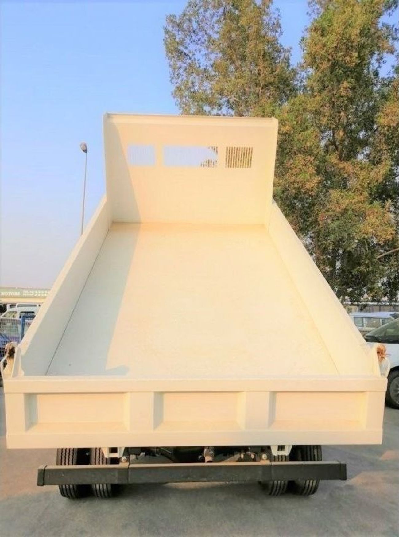 إيسوزو NPR NPR 85 DUMP TRUCK // 4 TONS // MODEL 2025