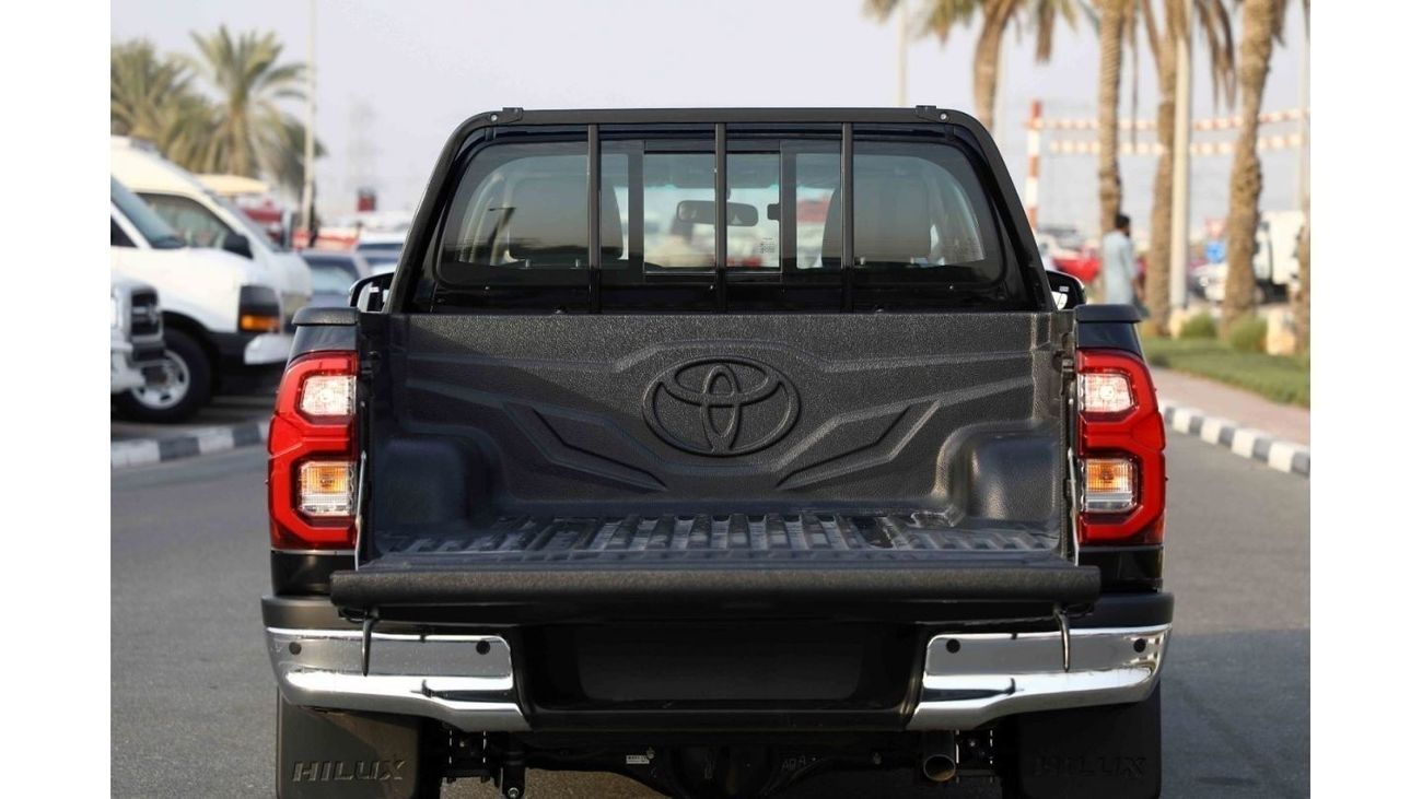 Toyota Hilux 2023 Toyota Hilux 4x4 DC 2.8 SR5 - Black inside black | Export Only