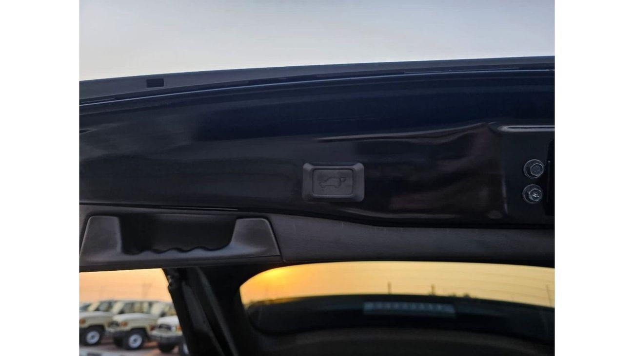 Toyota RAV4 “Offer”2021 Toyota Rav4 XLE AWD Hybrid Full Option 2.5L V4 - AWD 4x4 --UAE PASS