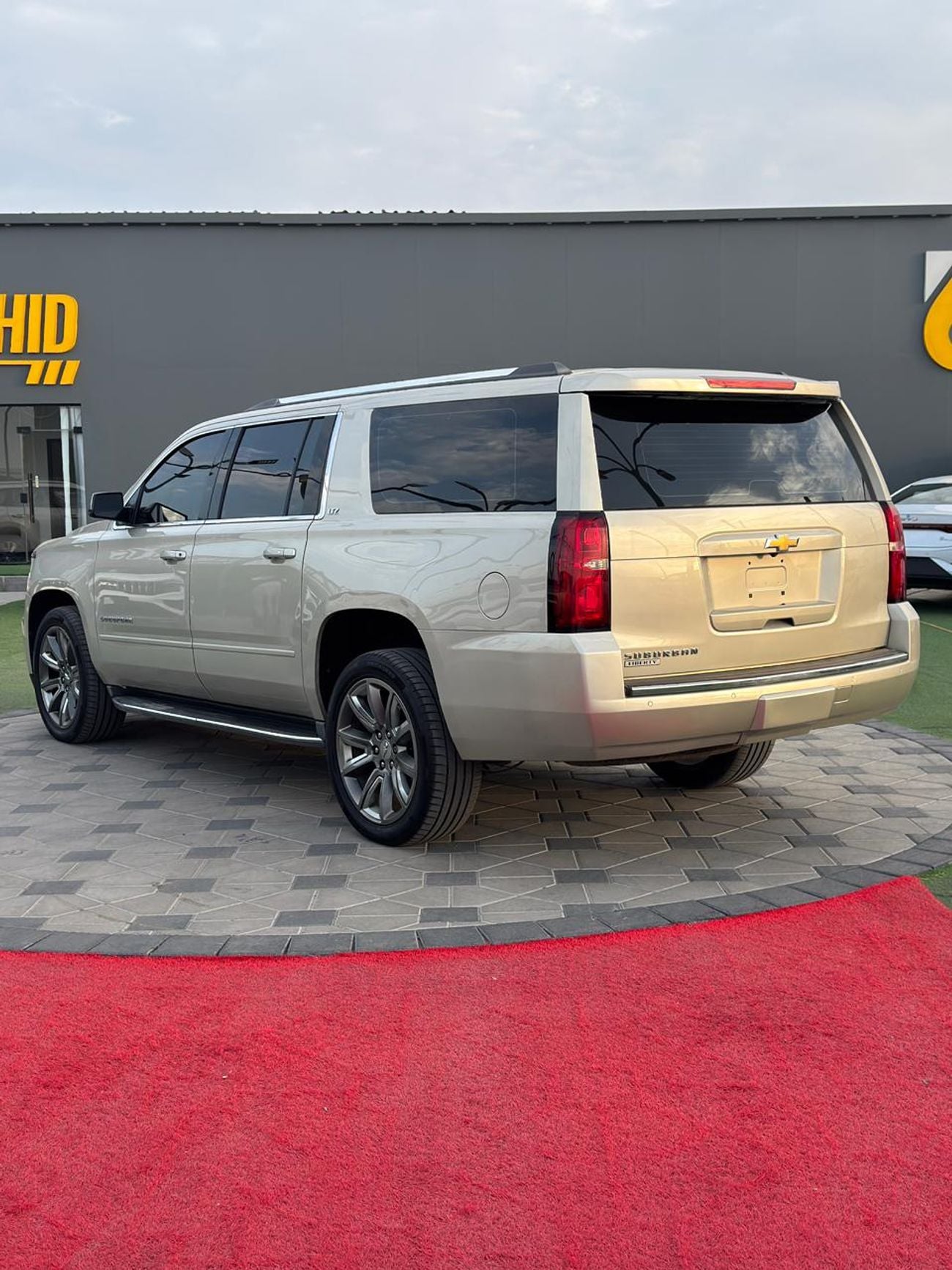 Chevrolet Suburban LTZ 5.3L 4WD