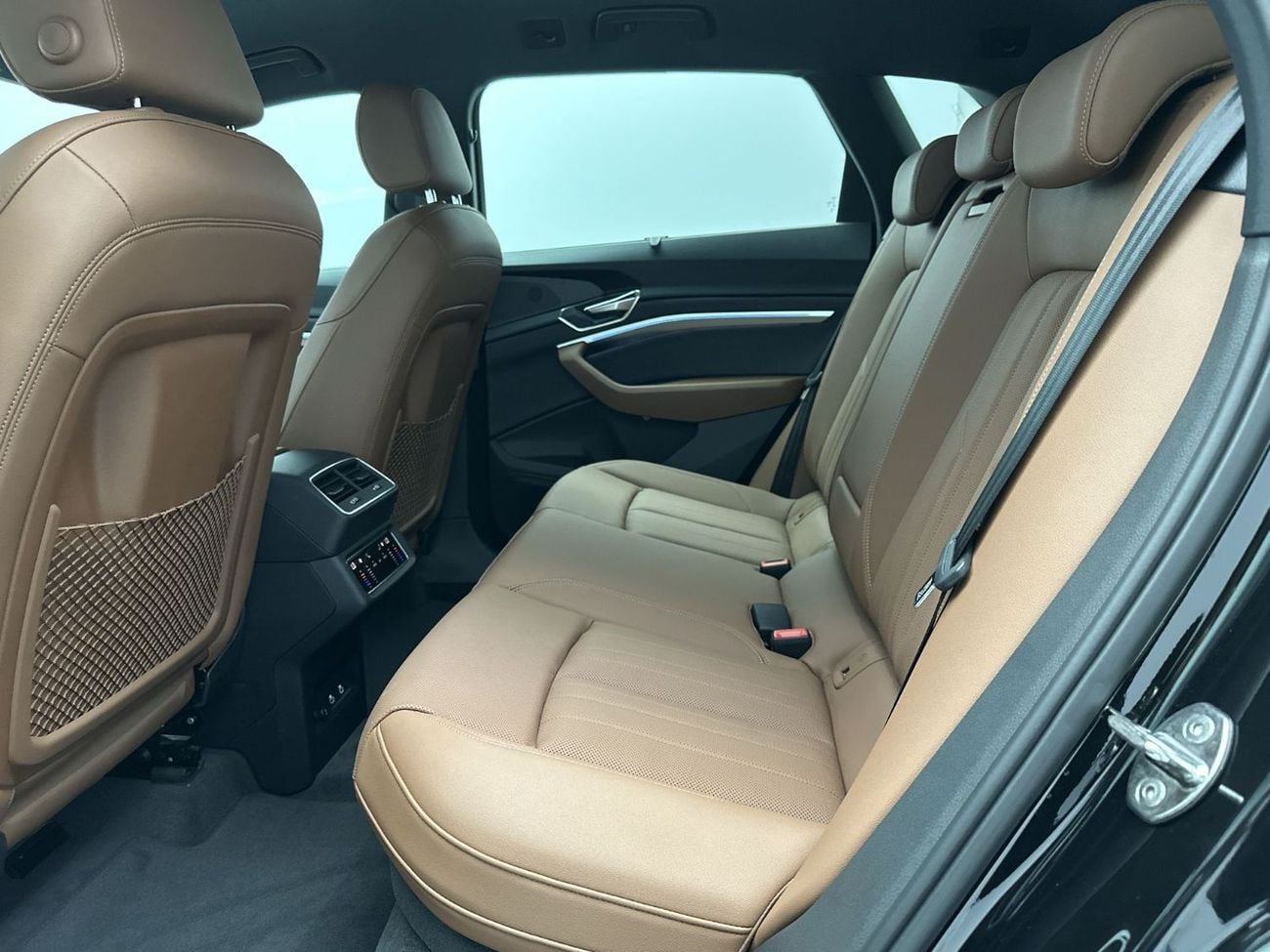 أودي Q8 إي ترون 55 quattro Advanced 408hp (Ref# 028541)