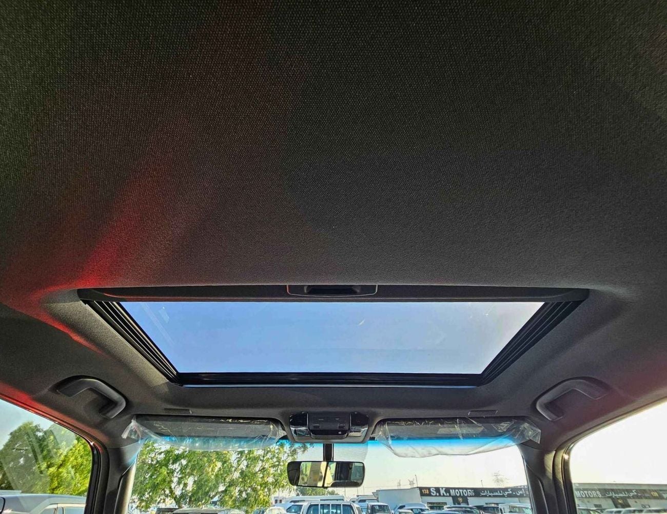 تويوتا برادو ALL ROUNDER / 2.4L PETROL V4 / SUNROOF / DRIVER POWER SEAT / COOL BOX / MID OPTION (CODE # R2)