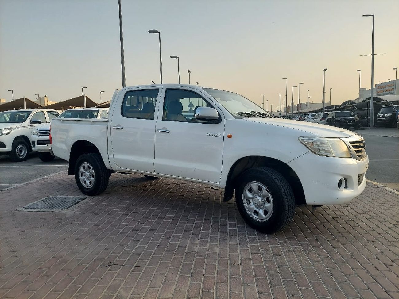 Toyota Hilux DC 2.4L 4WD DIESEL MANUAL TRANSMISSION