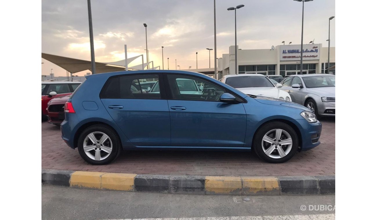 Volkswagen Golf Golf TSI model2016 GCC car prefect condition full option low mileage