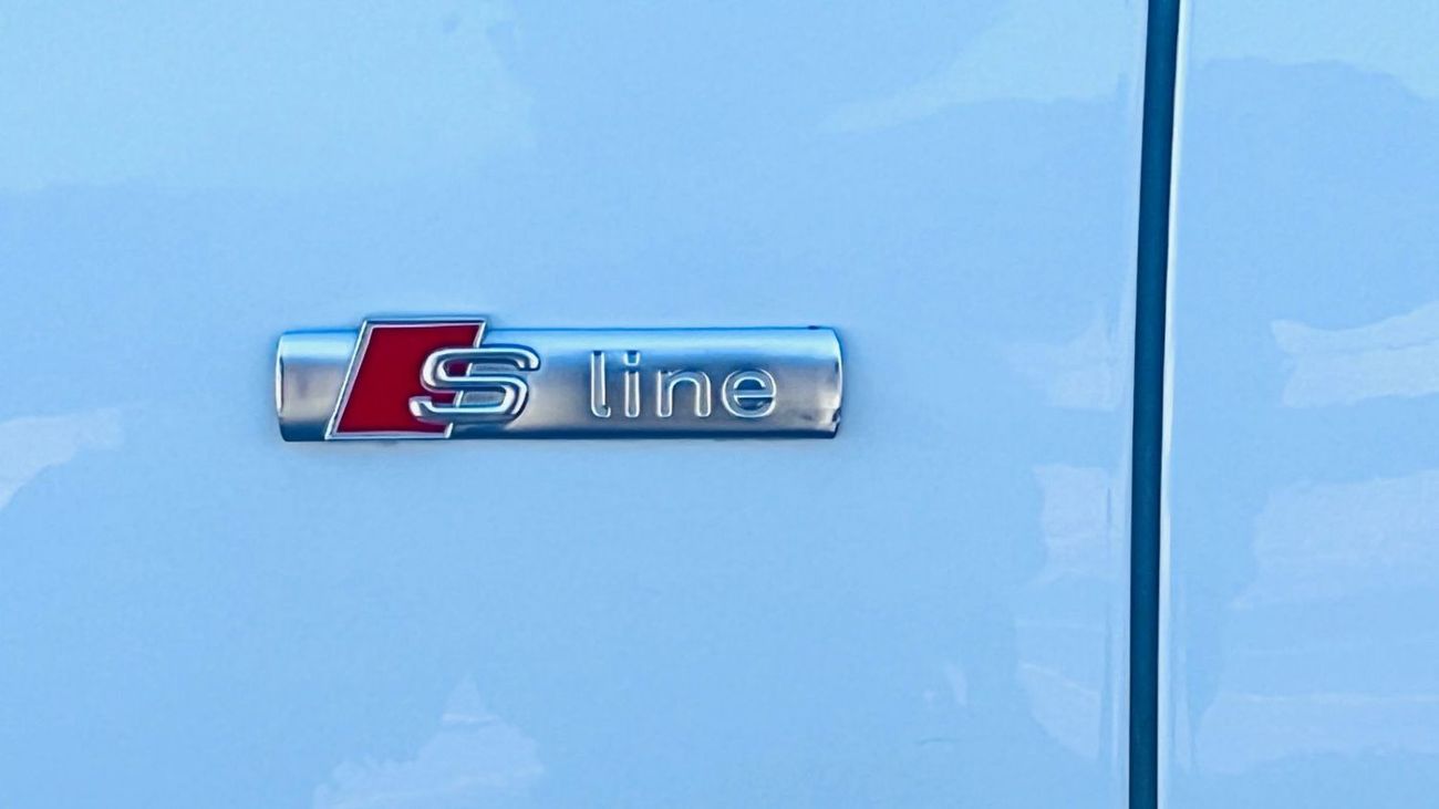 Audi A4 30 TFSI Design S Line & Sports Package AED 945 PM | FIRST OWNER | Audi A4 S-LINE 2018 | FULL SERVICE