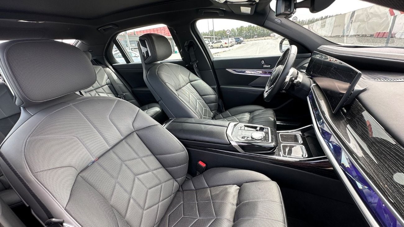 بي أم دبليو 740i 3.0L, V6