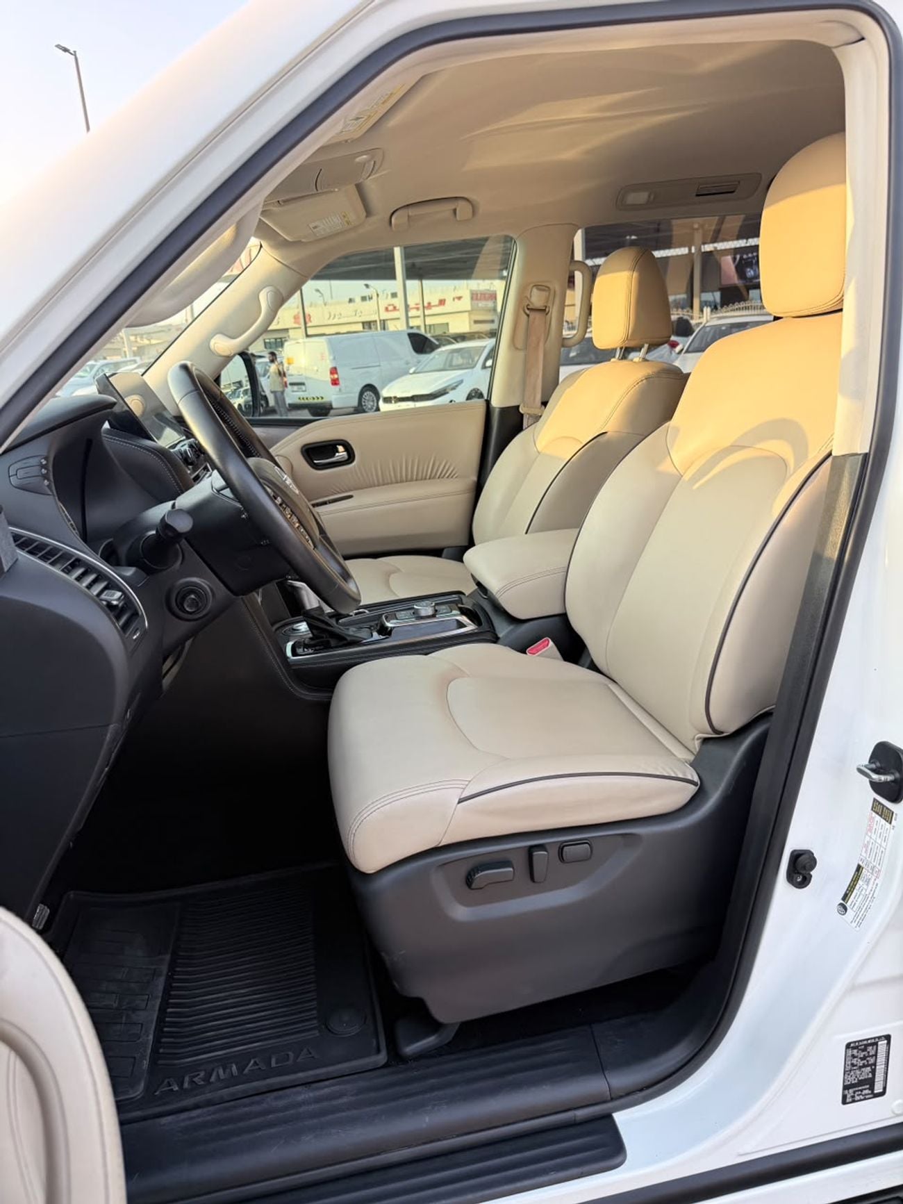 Nissan Armada SL Nissan Armada SV 2022