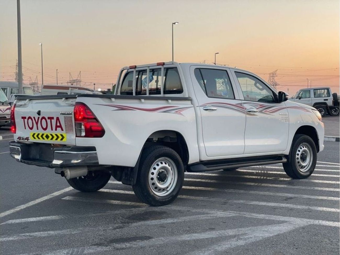 تويوتا هيلوكس 2022 Toyota Hilux Deisel Manual Transmission - 4x4 AWD - 2.4L V4 - Rear CAM - Auto Doors -
