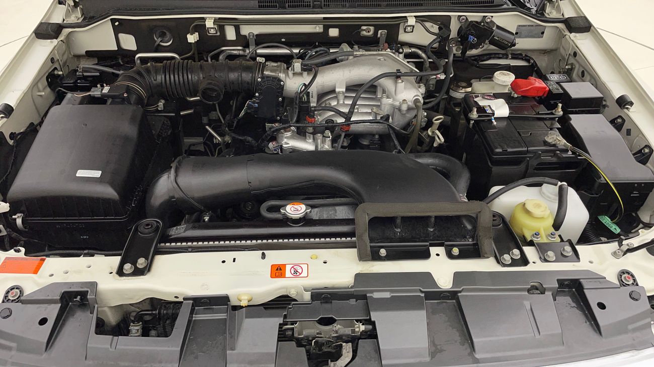 ميتسوبيشي باجيرو GLS TOP 3 | بدون دفعة مقدمة | اختبار القيادة في المنزل