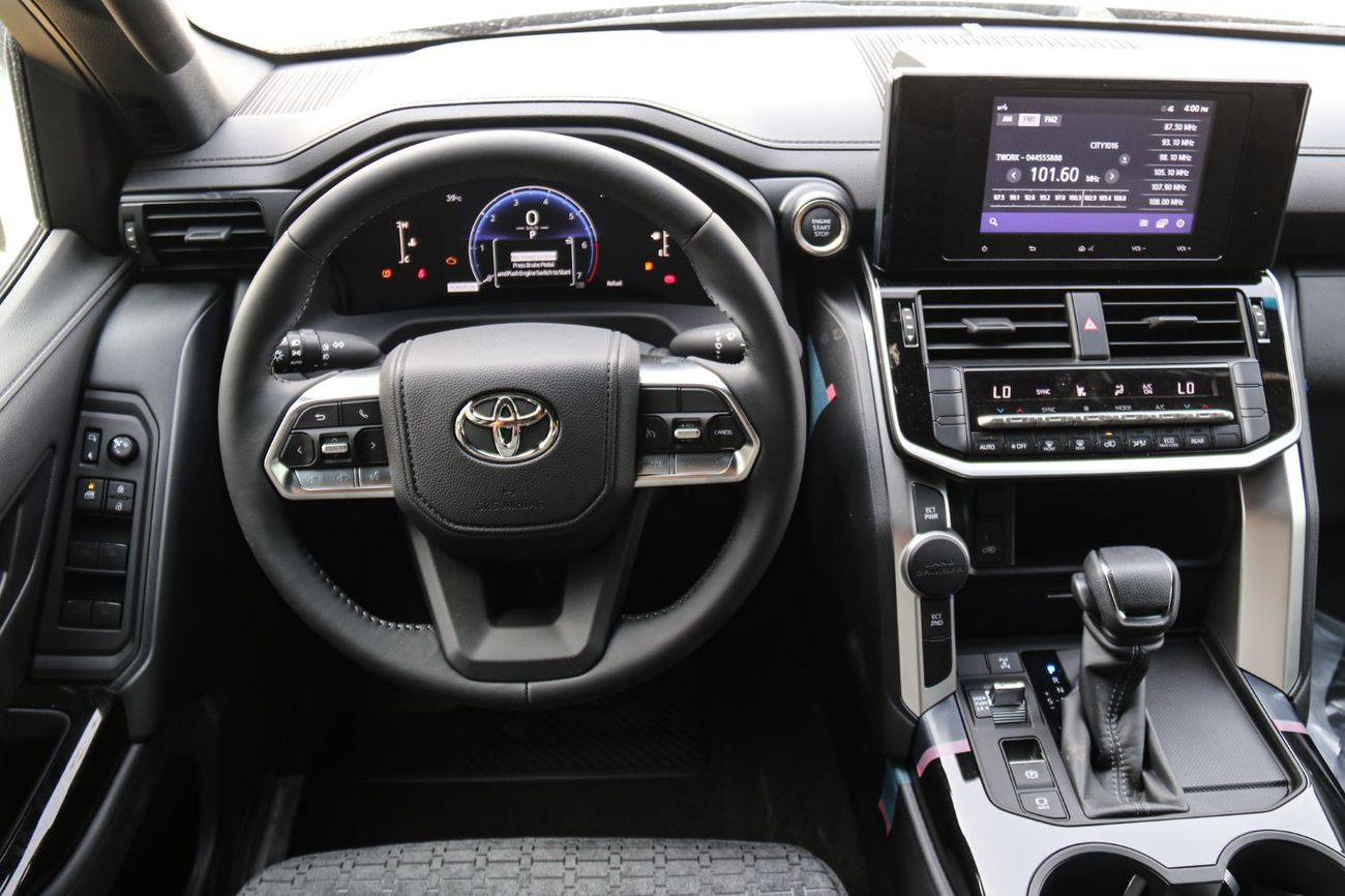 تويوتا لاند كروزر EXR 4.0L Toyota Land Cruiser GXR 2025 | 4L Basic | White- Black | Best Price