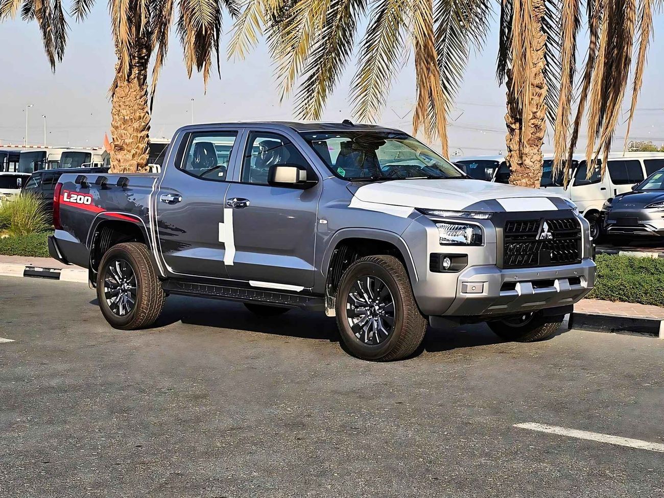 ميتسوبيشي L200 2.4L DSL/ A/T / FULL OPTION / 4WD (CODE# 68019)