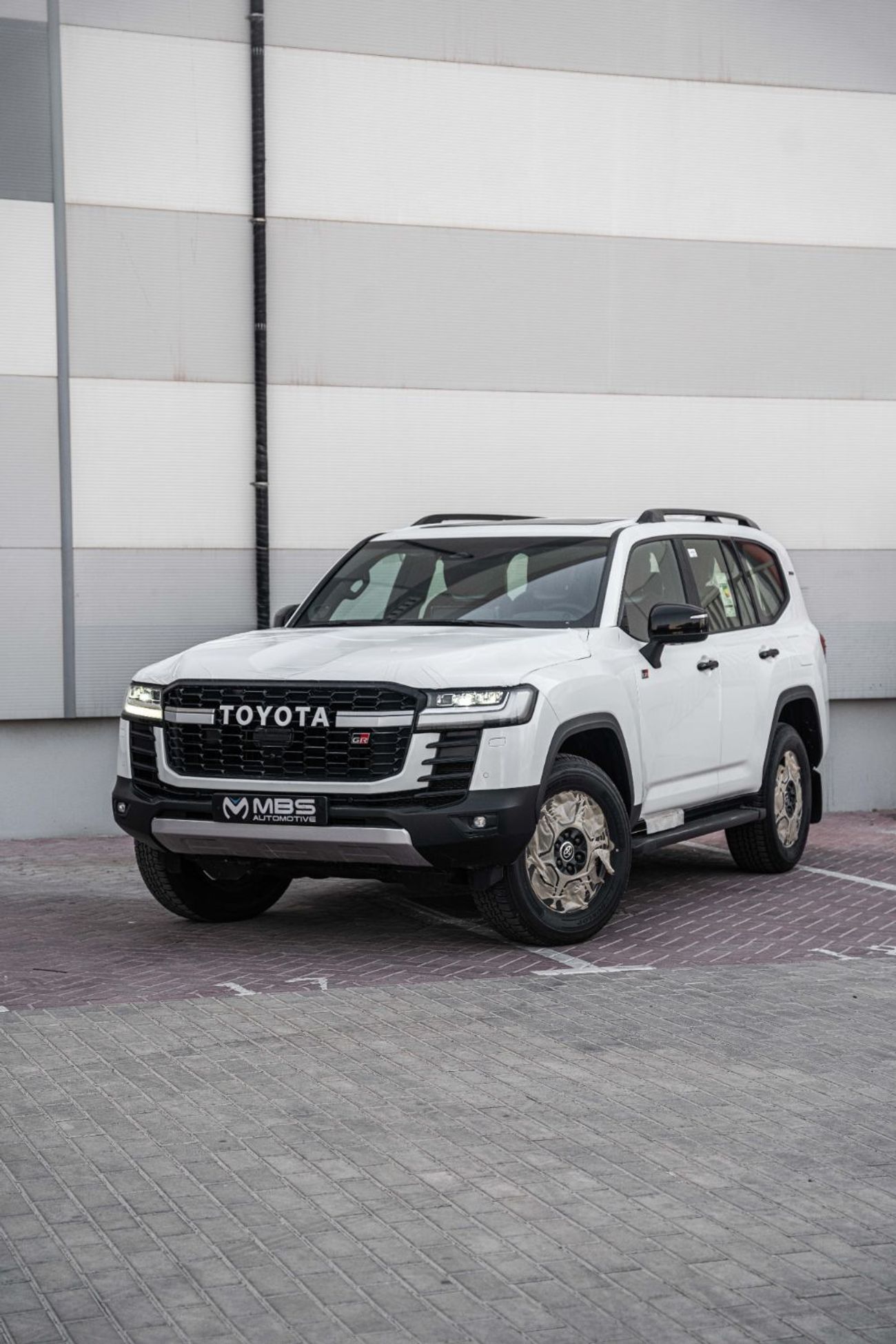 تويوتا لاند كروزر LC300 GR SPORT 3.3L DIESEL FULL OPTION WITH MBS AUTOBIOGRAPHY VIP MASSAGE SEAT AND ROOF STAR LIGHT