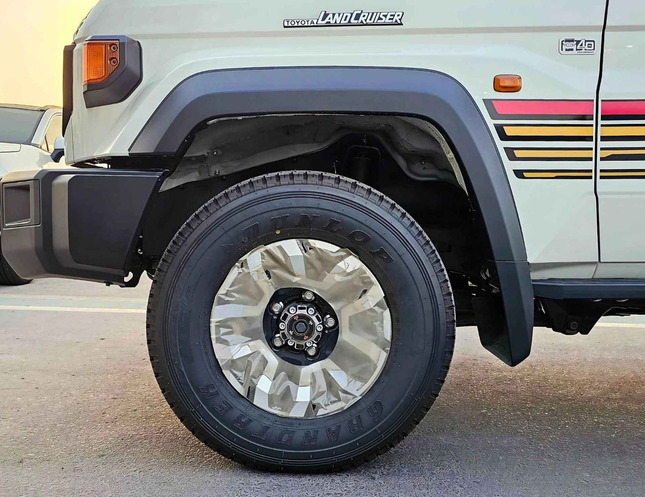 تويوتا لاند كروزر 70 LC76 / 4.0L PETROL A/T / DIFF LOCK / REFRIGETOR / FULL OPTION / CODE# LC76