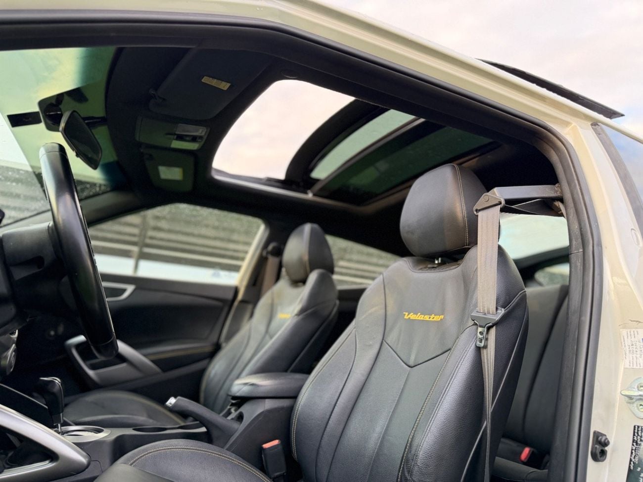 هيونداي فيلوستر Hyundai Veloster 1.6L / GCC / 2016 / Free Accident Original Paint