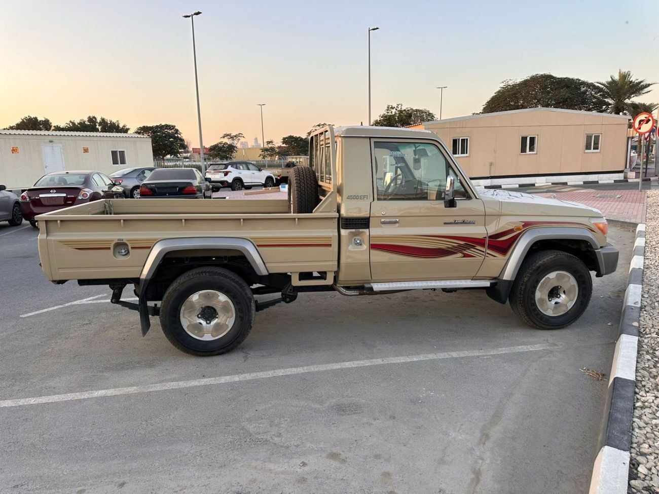 Toyota Land Cruiser Toyota Landcruiser petrol  4x4 II manual transmission II 2009