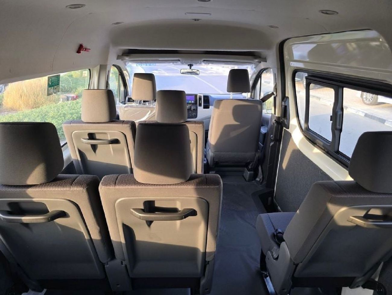 Toyota Hiace DLS-HIGH ROOF commuter 2.8L M/T