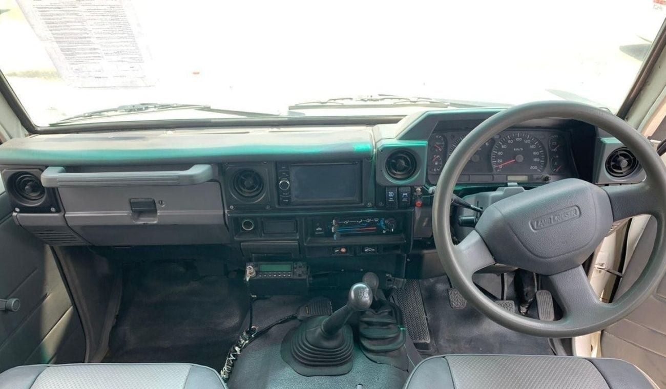 تويوتا لاند كروزر 70 Diesel 4.5 Liter Right Hand Drive 5 Doors