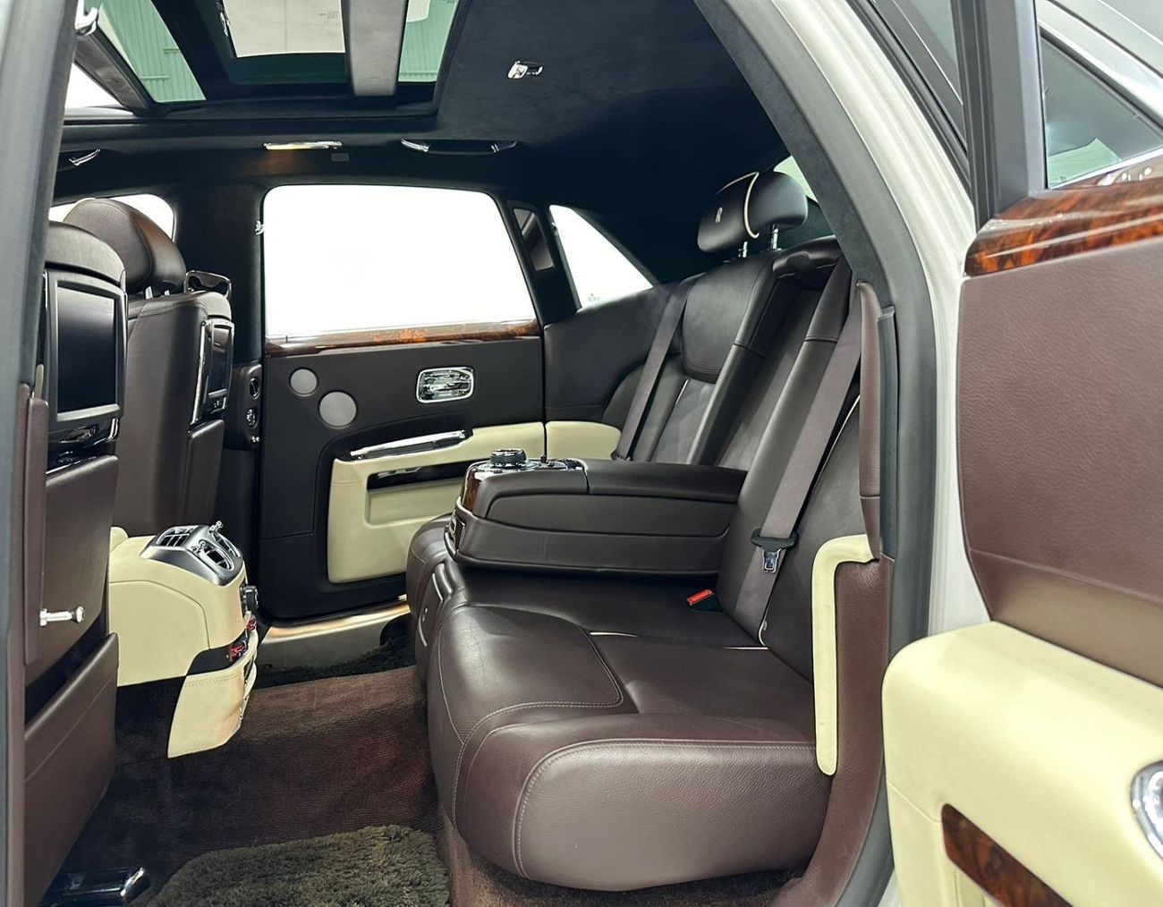 Rolls-Royce Ghost Std 2016 Rolls Royce Ghost, Service History, Full Options, Excellent Condition, GCC