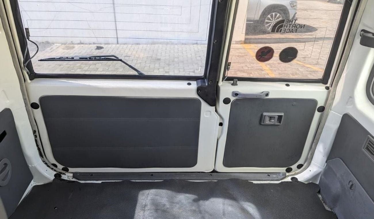 تويوتا لاند كروزر 70 Diesel 4.5 Liter Right Hand Drive 5 Doors