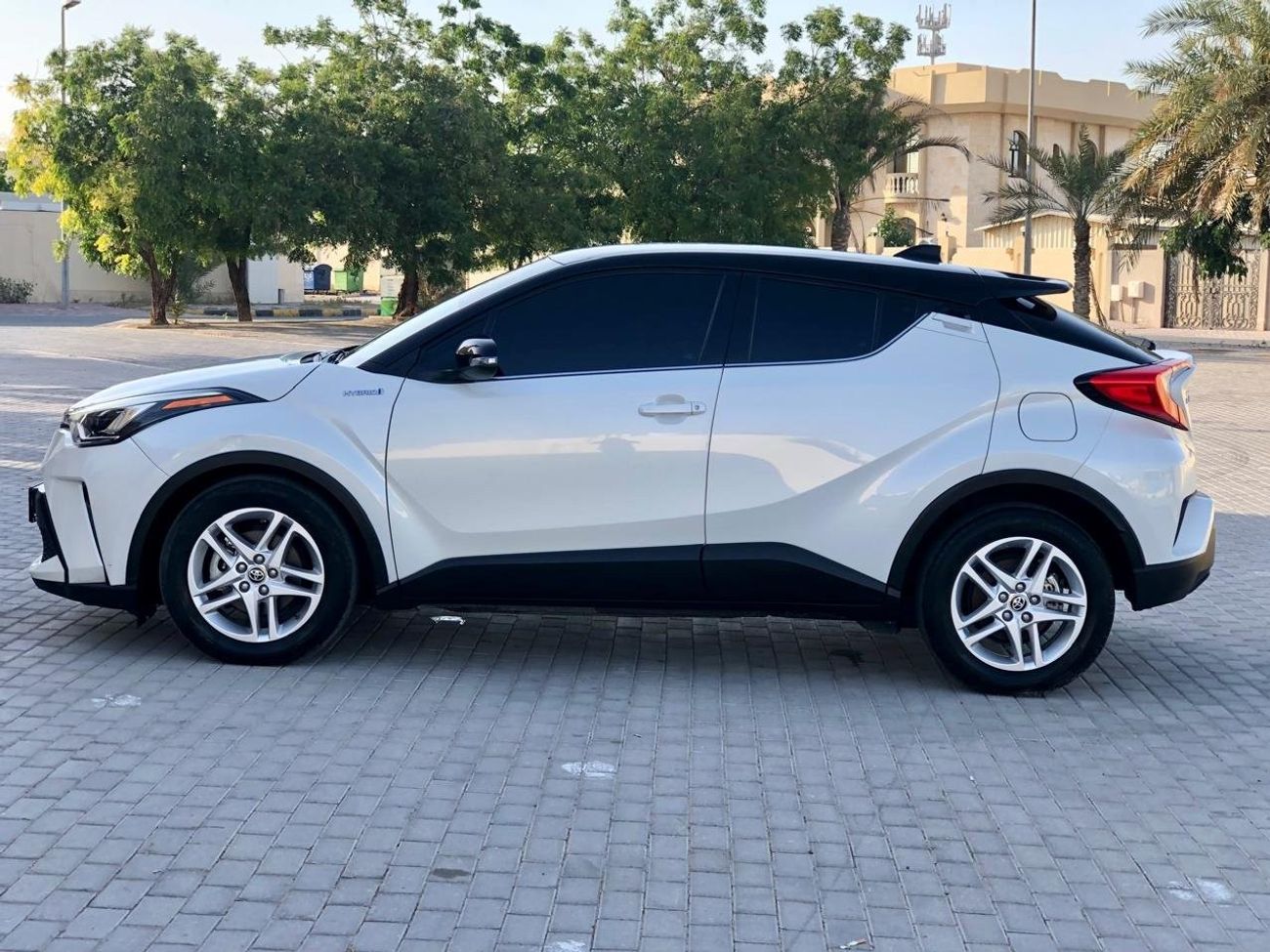 Toyota CHR Toyota C-HR Hybrid 2021 (1.8L) GCC Specs Full Option