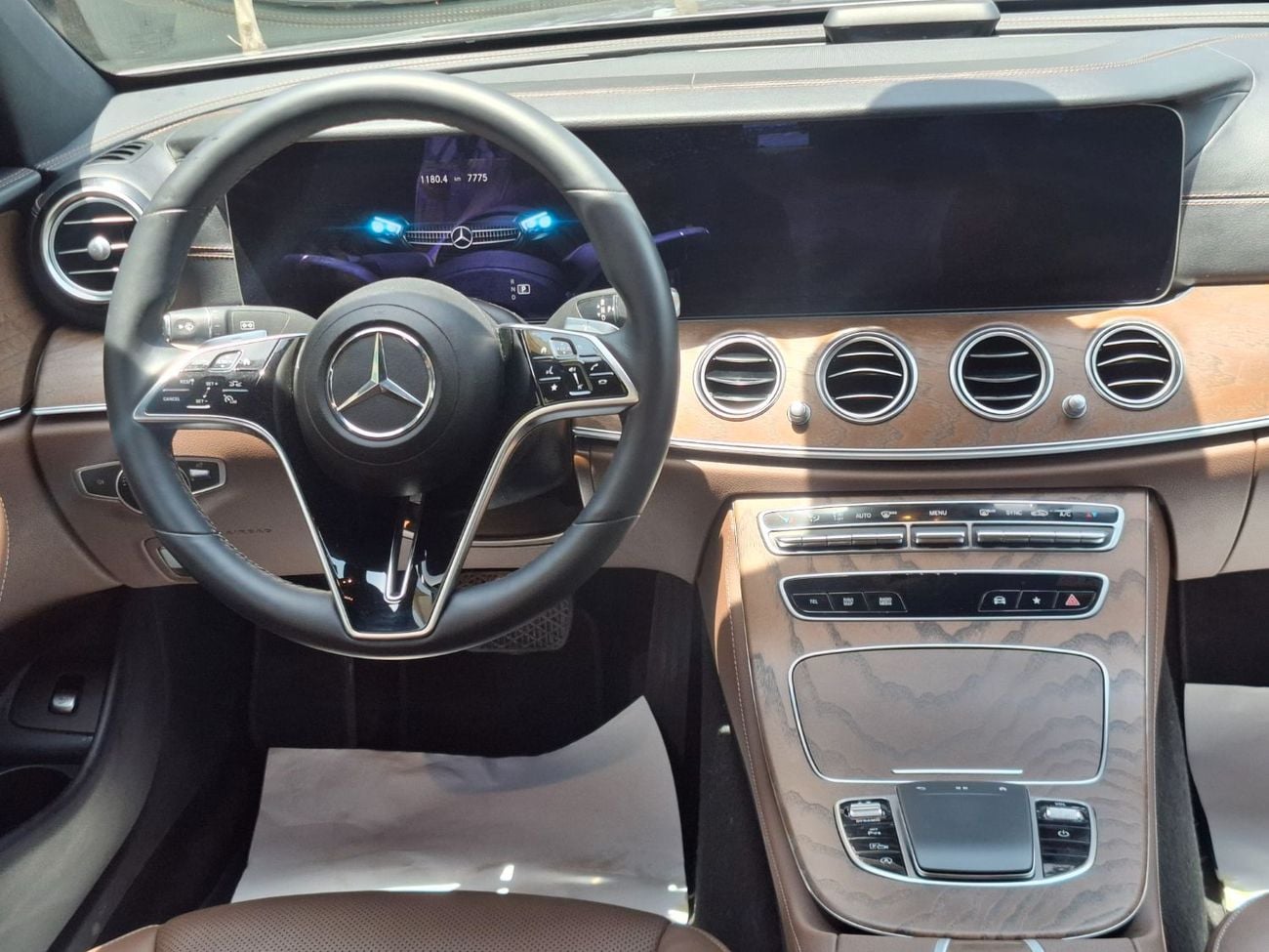 مرسيدس بنز E 250 STD (NON-GCC) مرسيدس بنز 2022
