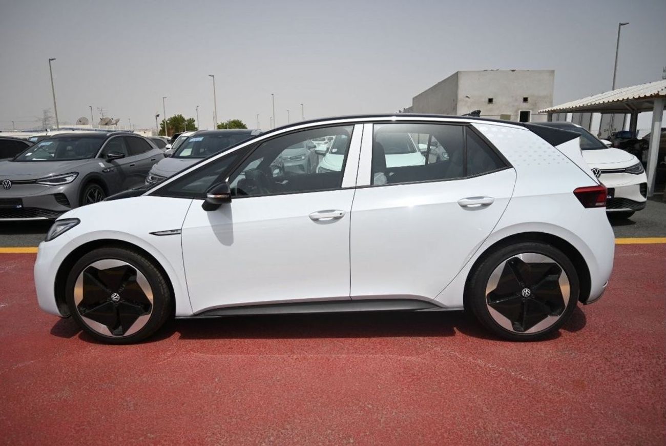 Volkswagen ID.3 Volkswagen ID 3 PRO, FWD, 5 Doors Electric Engine, 20 inch Alloy wheels, Close Panoramic Roof, Heads