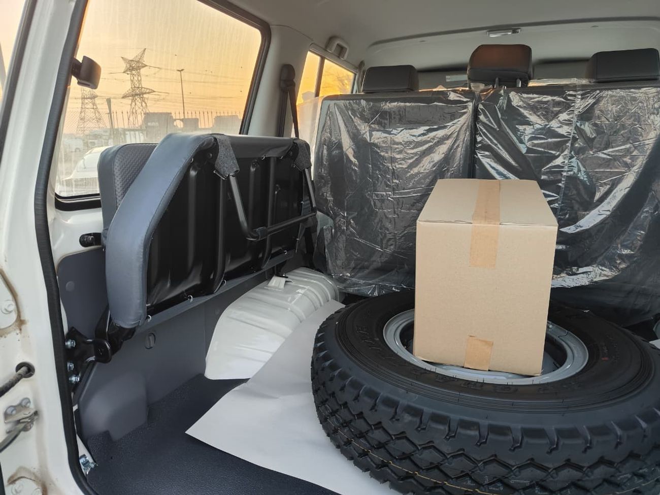 Toyota Land Cruiser 70 2025 Toyota Land Cruiser LC76 5-Door Hardtop without Diff-Lock 4.2L 6-Cyl Diesel M/T Export Only