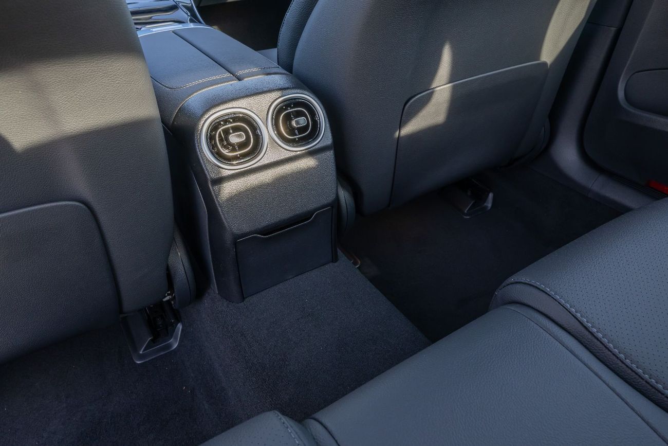 Mercedes-Benz C 200 MERCEDES BENZ C200L SPORT 1.5T FULL OPTION MODEL 2025