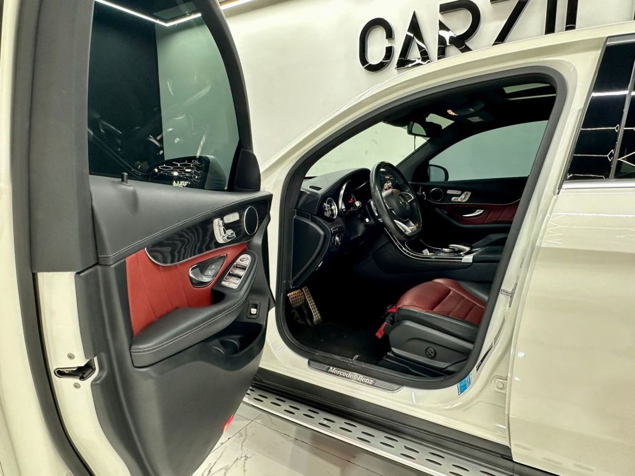 Mercedes-Benz GLC 250 4MATIC 2.0L AED 1,880 / Monthly l Mercedes-Benz GLC 250 4MATIC l Luxury SUV l White