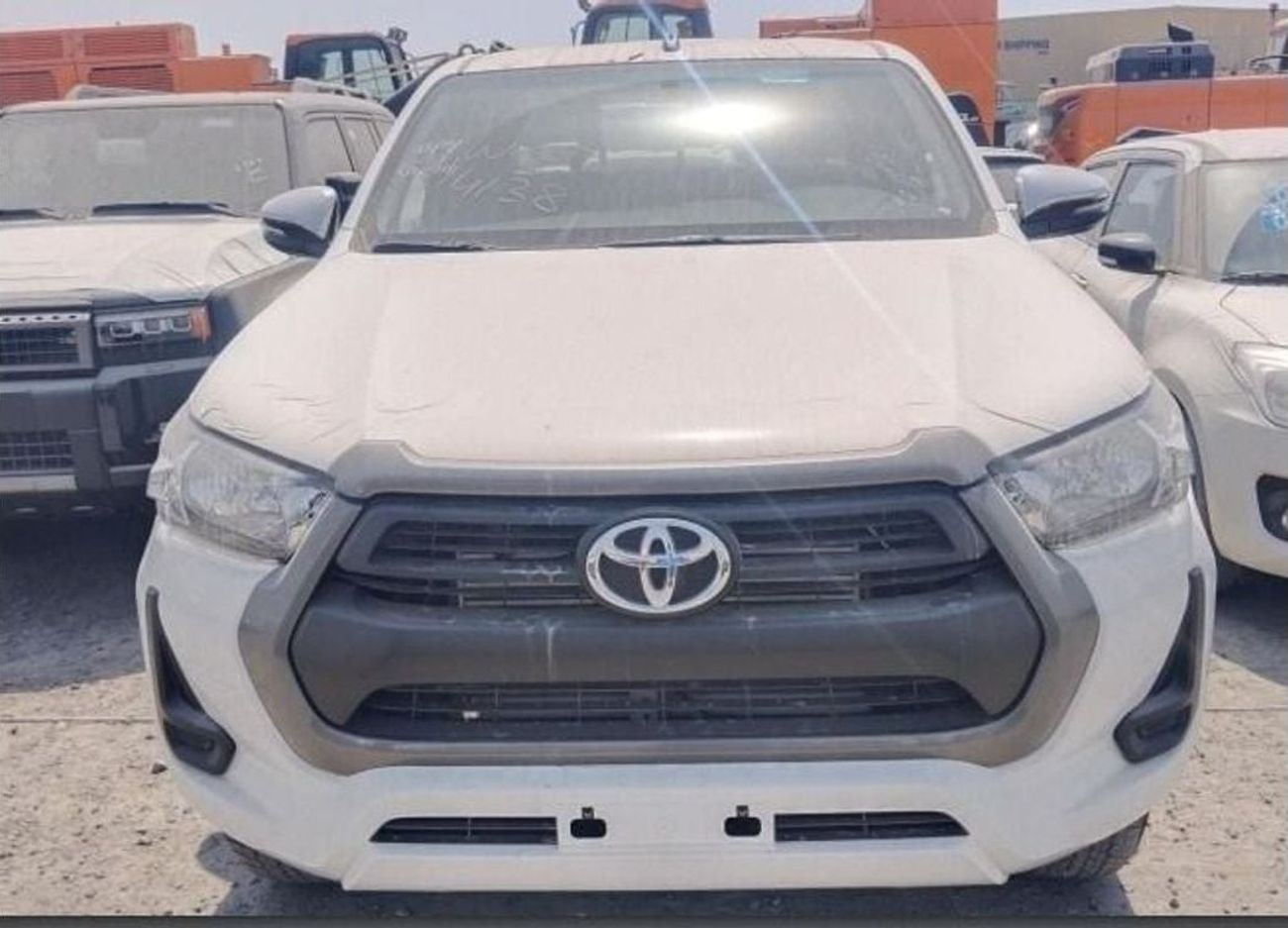 Toyota Hilux 2.4L DEISEL M/T DOUBLE CABIN PICKUP