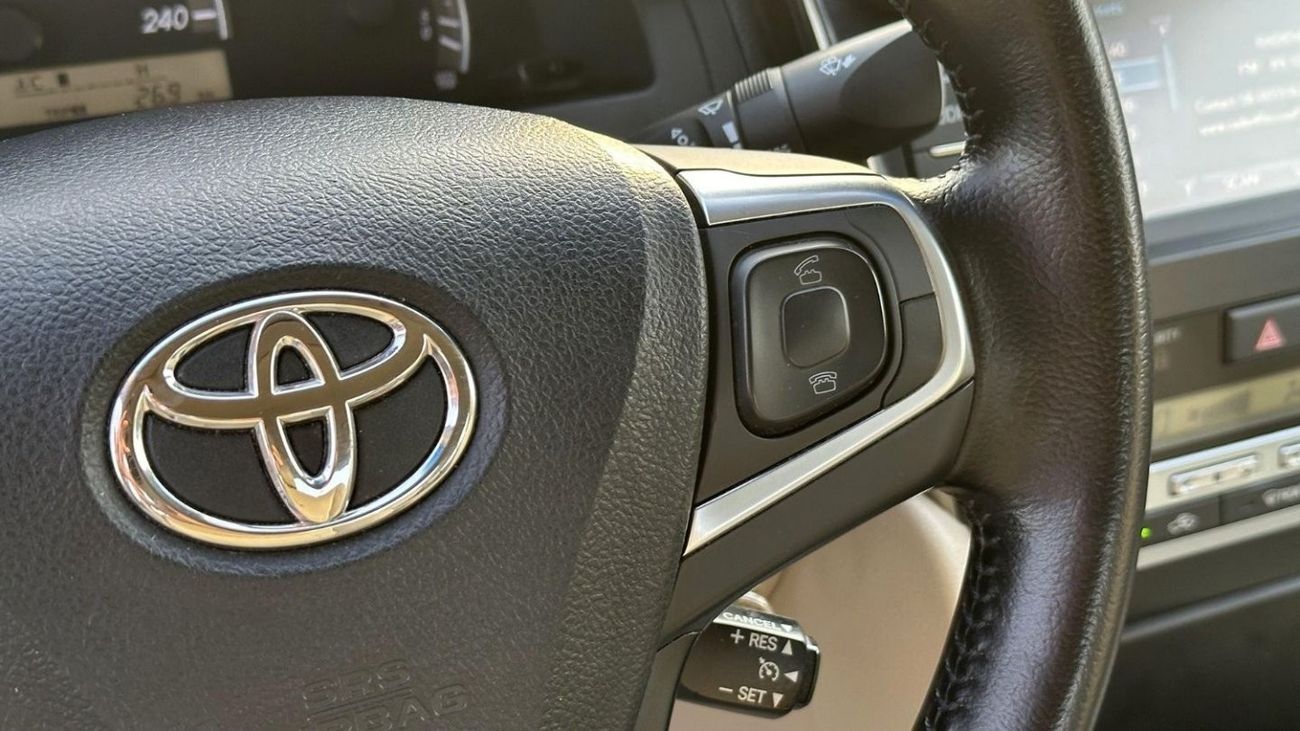 تويوتا كامري Platinum | 2.5L Petrol | GCC | Full Service History