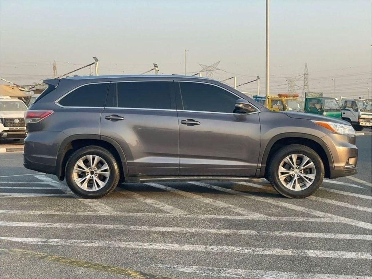 تويوتا هايلاندر 2014 Toyota Highlander XLE 3.5L V6 Full Option 7 Seater  With Side Steps - 90,000 mileage