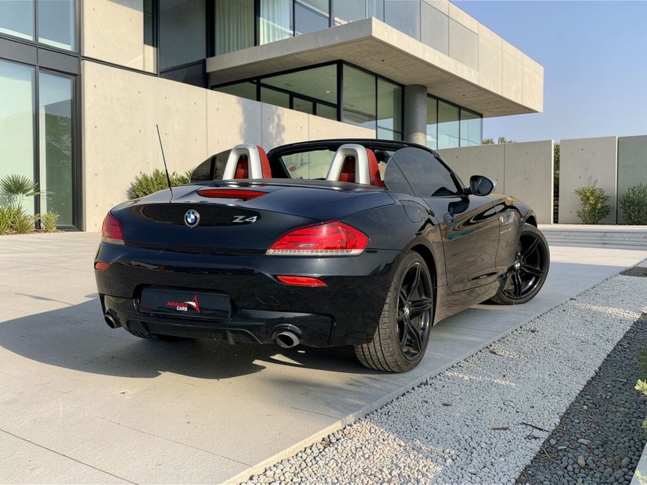 BMW Z4 sDrive 35is 3.0L BMW Z4 SDRIVE35IS | 3.0TC V6 | 2015 | GCC SPECS