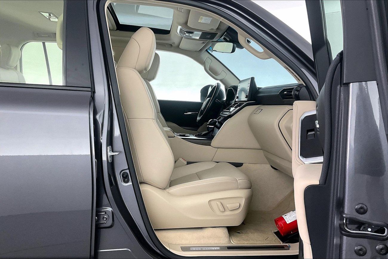 Toyota Land Cruiser GXR | National Day Celebration | Guaranteed Warranty | 0 Down Payment