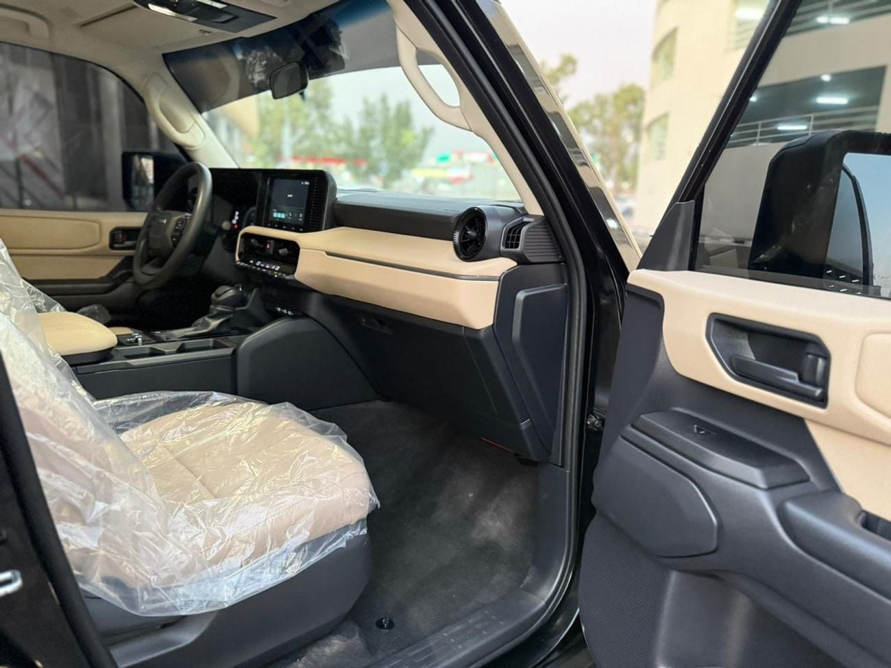 تويوتا برادو Adventure Dual Tone 2.4T