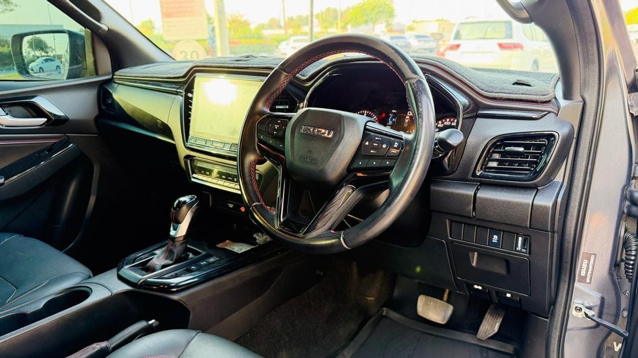 إيسوزو D ماكس X-TERRAIN | HEAVY OFF-ROAD FRONT BUMPER | PUSH START | REAR VIEW CAMERA | AT | 3.0L DIESEL | POWER S