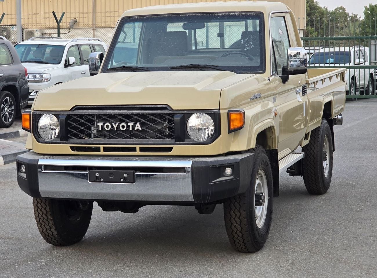 Toyota Land Cruiser Pick Up PETROL .MANUAL TRANSMISSION 4.0 PETROL DUAL FUEL TANKS 4.0 PETROL QUANTITIES AVAILABLE
